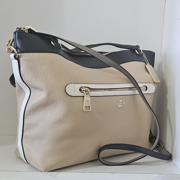 Like New!Coach beige/Black Pebbled Leather Tote Bag - Picture 2 of 12